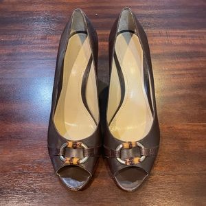 Super cute brown Ann Taylor heels with the cutest detail! Only worn a few times!